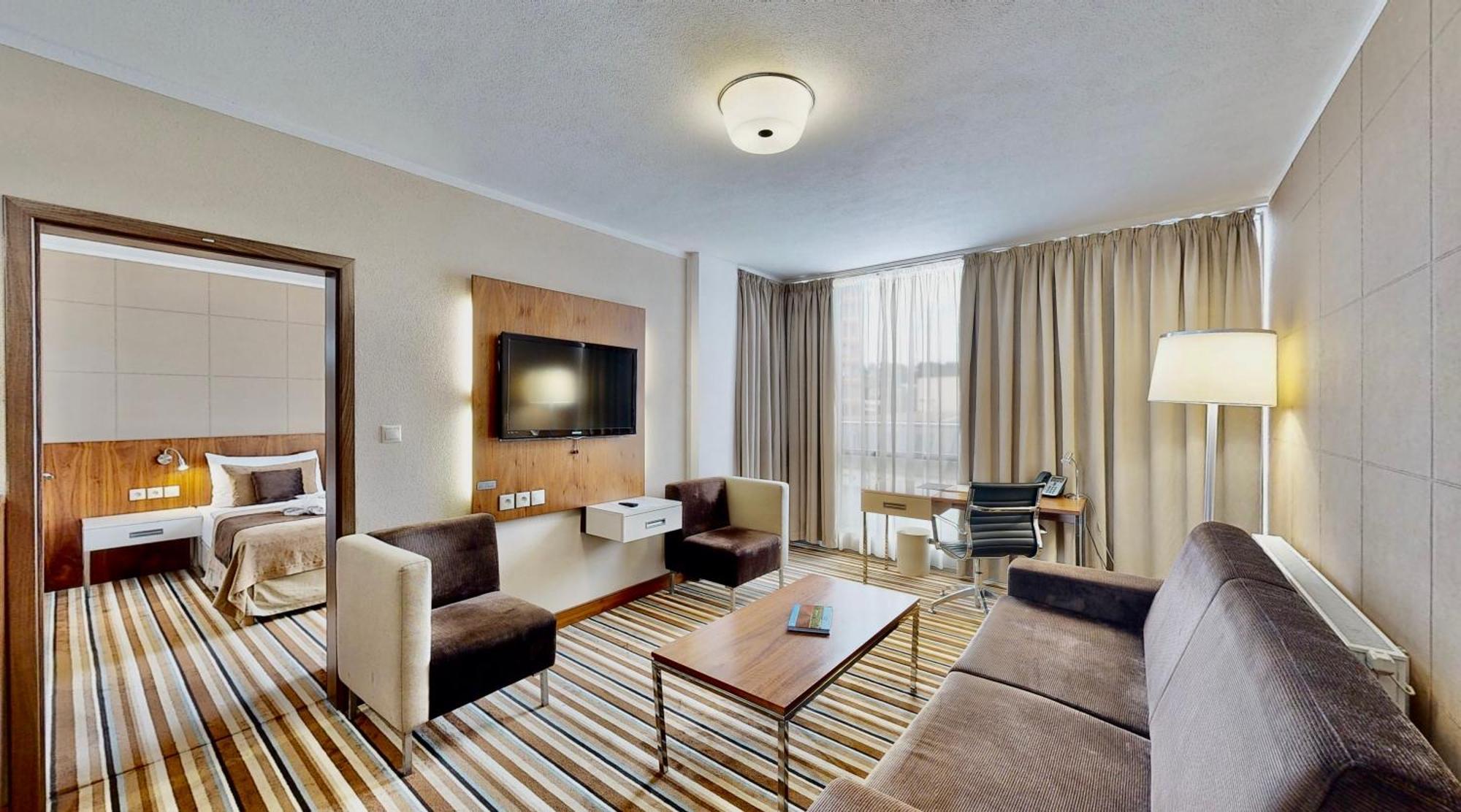 Business Hotel Astrum Laus 莱维采 外观 照片