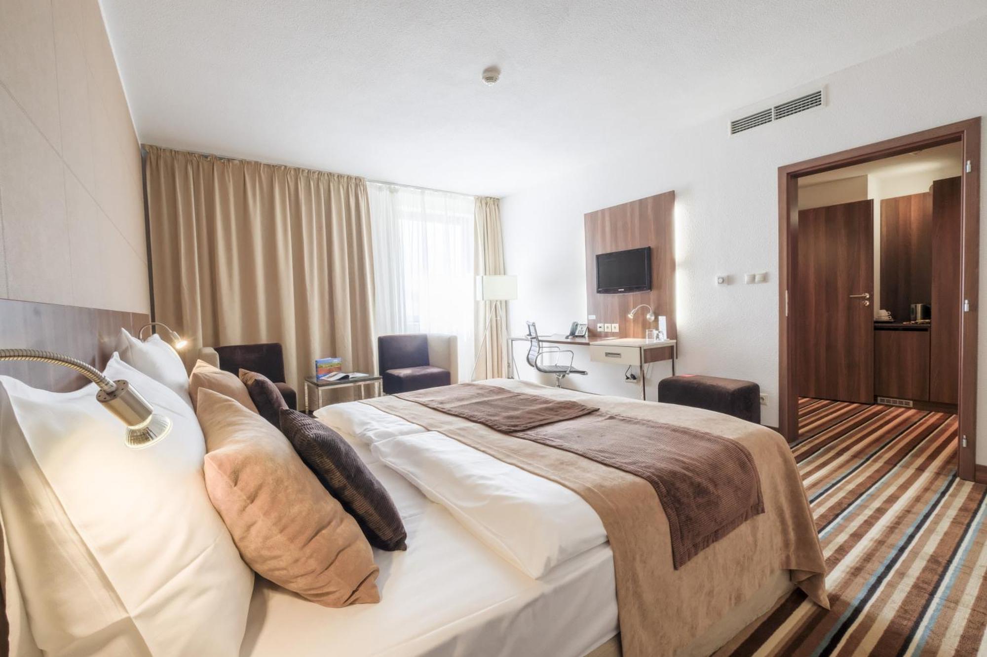 Business Hotel Astrum Laus 莱维采 外观 照片