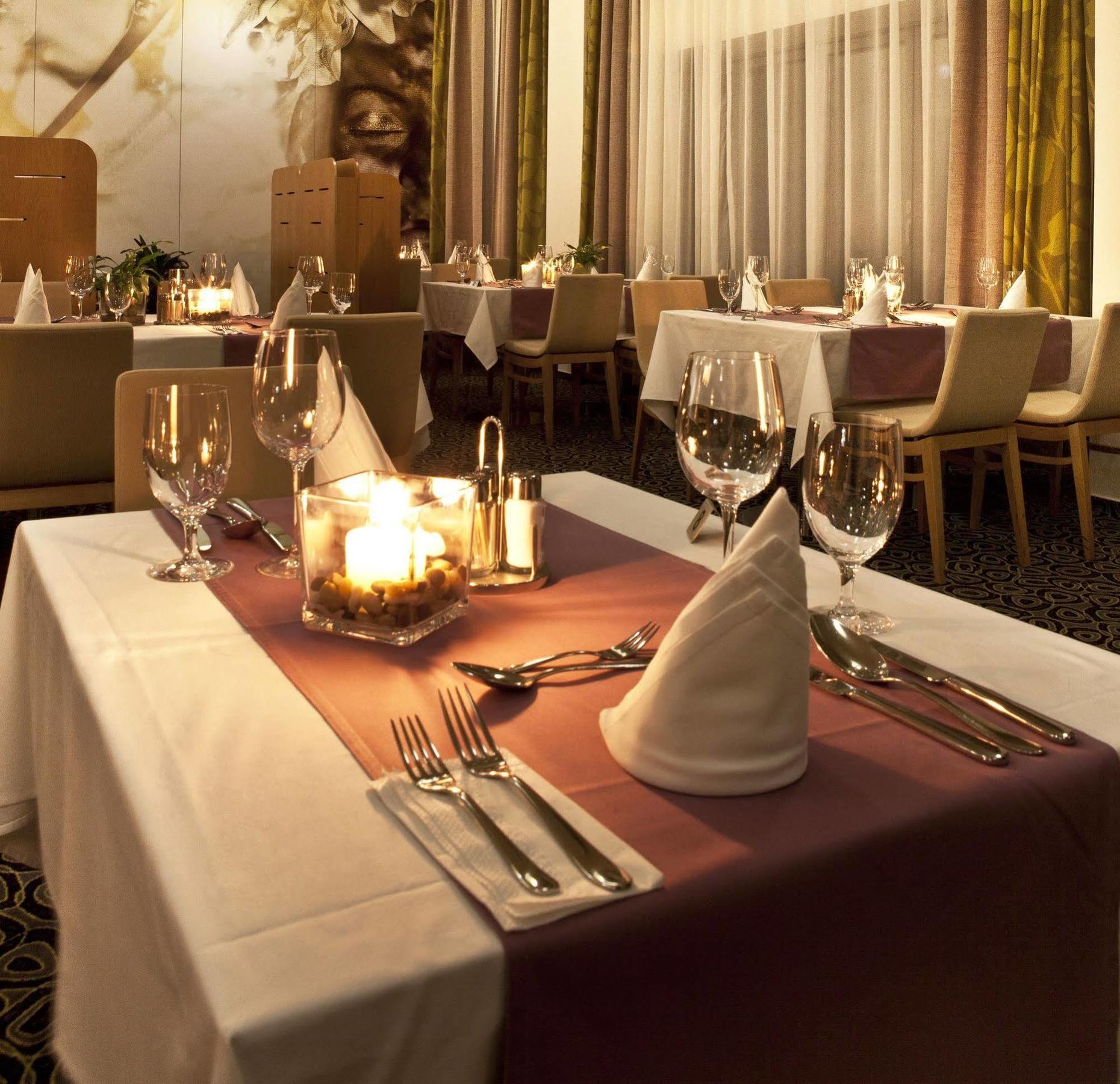 Business Hotel Astrum Laus 莱维采 外观 照片