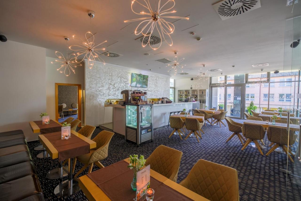 Business Hotel Astrum Laus 莱维采 外观 照片