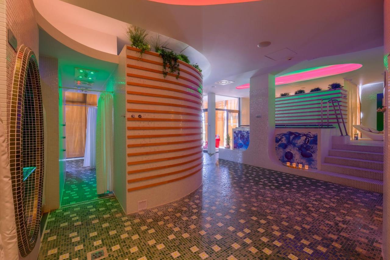 Business Hotel Astrum Laus 莱维采 外观 照片