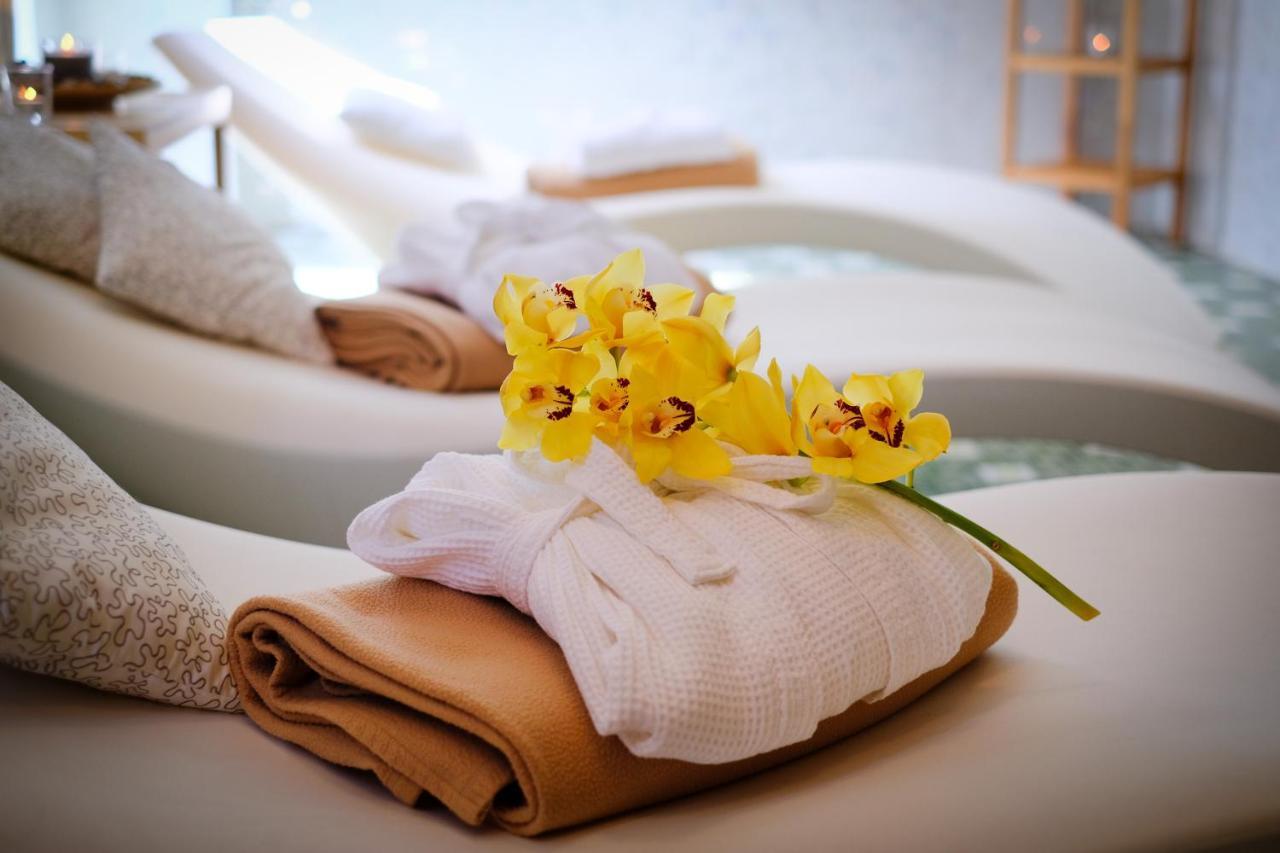 Business Hotel Astrum Laus 莱维采 外观 照片